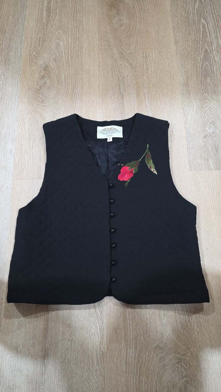 Vintage Susan Bristol Quilted Floral Vest Petites Size 2 Black Rose Button Up